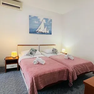 Affittacamere Apartmens And Madunic V